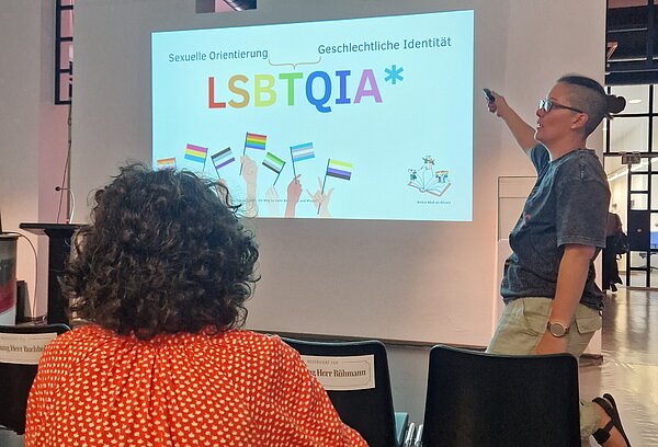 Seminar_Regenbogenbuecherkoffer